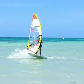 Curso de windsurf em Jericoacoara: guia para reservar sem perrengues