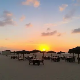 Restaurantes perto da Duna do Pôr do Sol em Jericoacoara: o que saber para planejar melhor