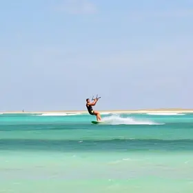 Melhor época para kitesurf em Jericoacoara: o que saber para planejar melhor